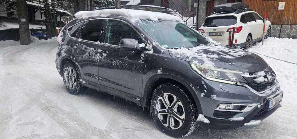 auto na snegu kako pripremiti auto za zimu